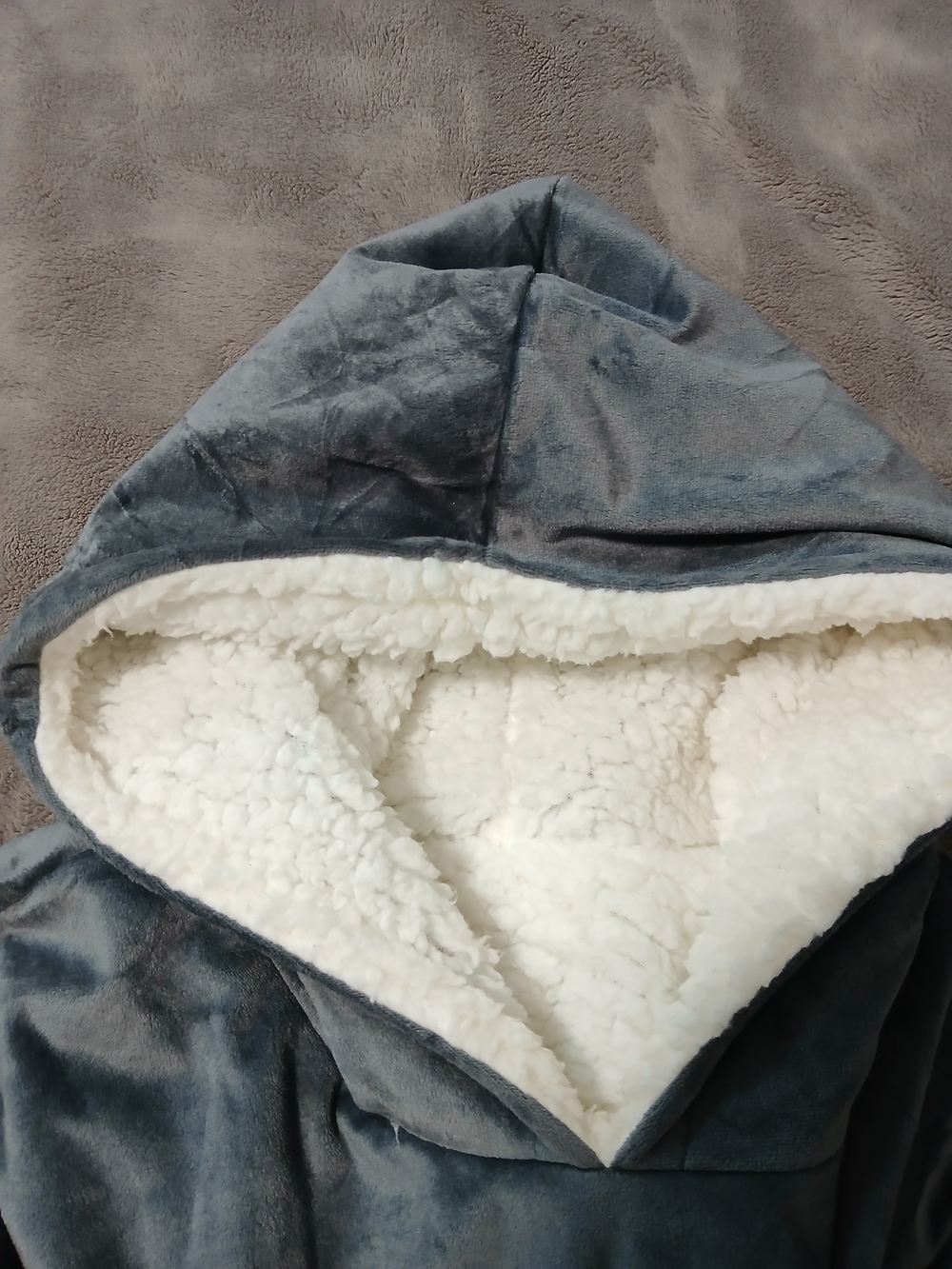 Cozy Hooded Sherpa-Lined Pullover - Gray/White
